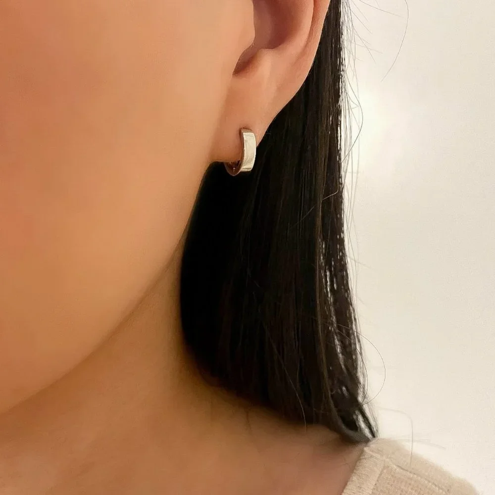 925 Sterling Silver Huggie Hoop Earrings Small Silver Hoops Minimalist Huggies - Picture 1 of 3